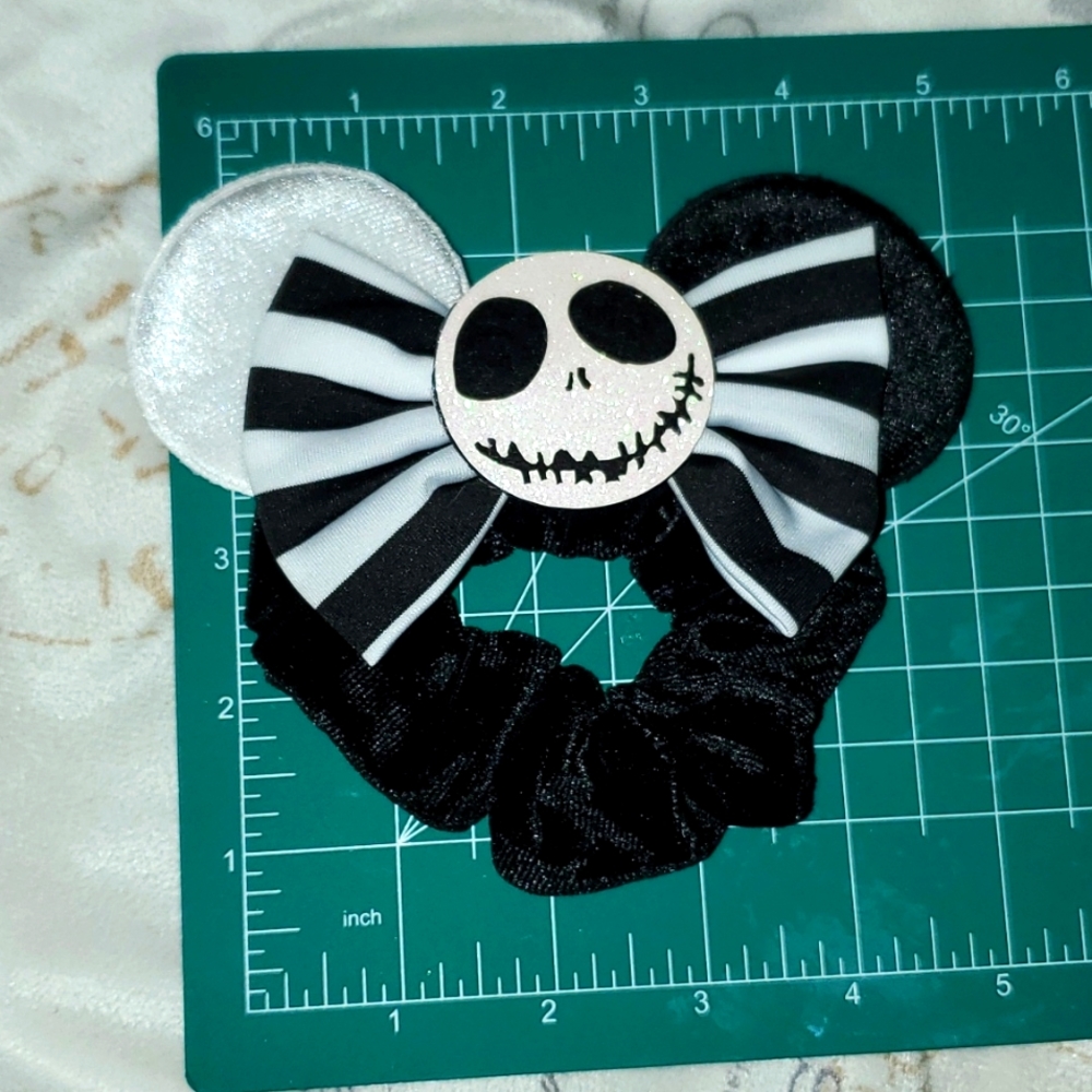 Scrunched - Picture 2 of 12